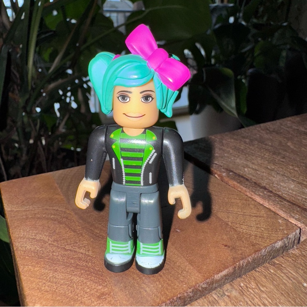 Roblox Celebrity Collection Series 1 GeeGee92 action figure